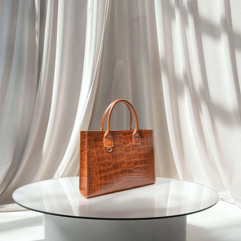 クロコ型押しの渋トートでコーデを格上げ!国産天然皮革使用のBajoLugo「グラントート」発売中【PR】
