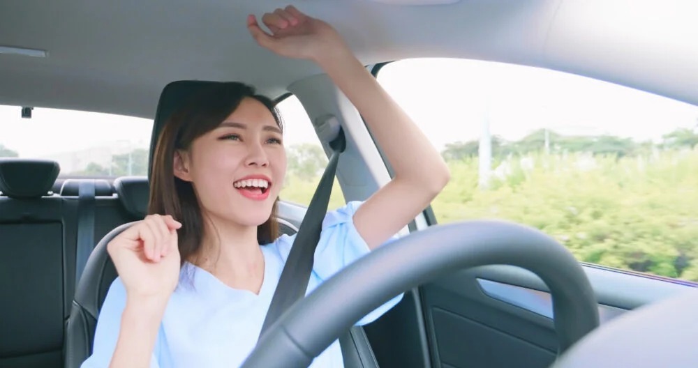 運転中のBGMは何がベスト？NY大学の科学者「通勤中は悲しい曲を聴け！」