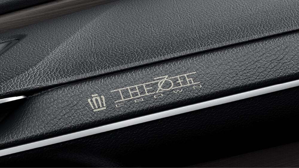 トヨタ「クラウン セダン」に70周年記念車「THE 70-th」とマットメタルの“THE CROWN”限定車が登場!6月2日発売