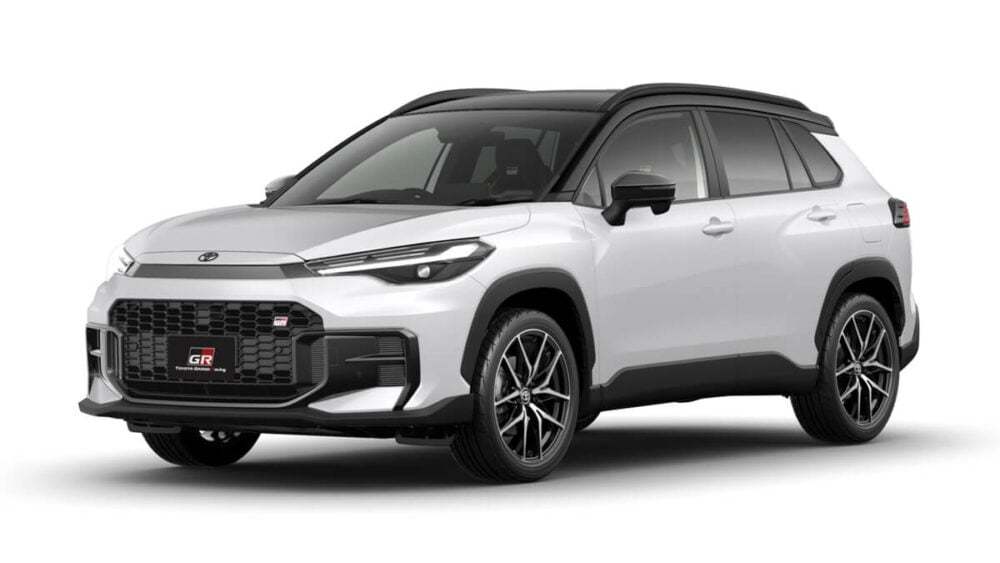 トヨタ「カローラ クロス」が大幅イメチェン!さらに「GR SPORT」追加!さらに「行き先を地面に描く」日本初の安全機能も搭載!