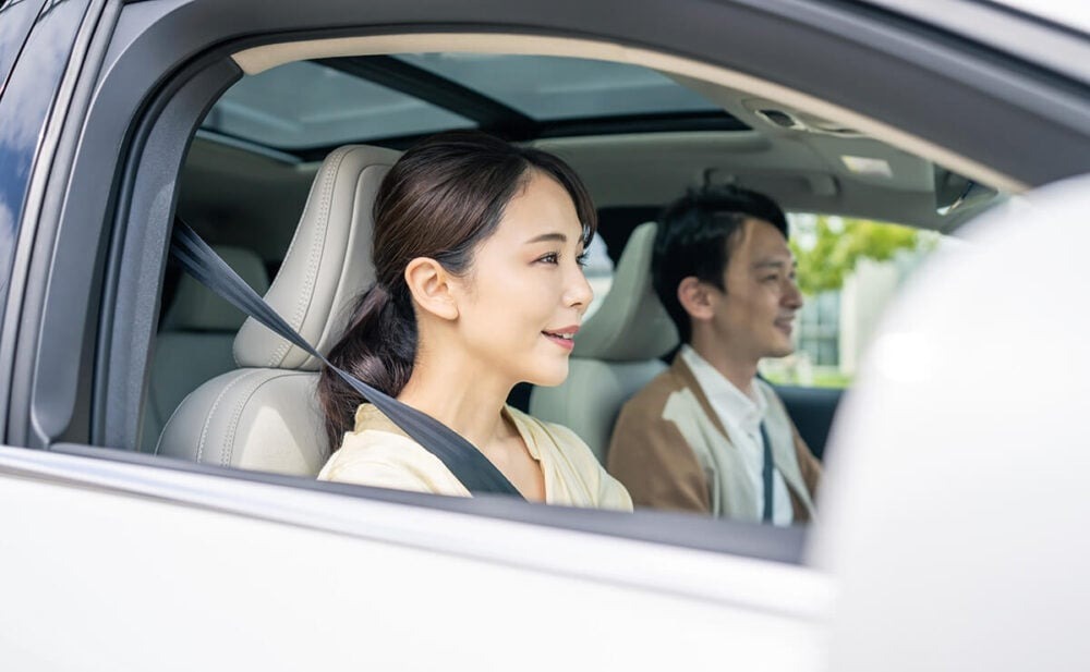 教習所「かかとを浮かせ」先輩「かかとをつけろ」ブレーキの踏み方どっちが正しい？