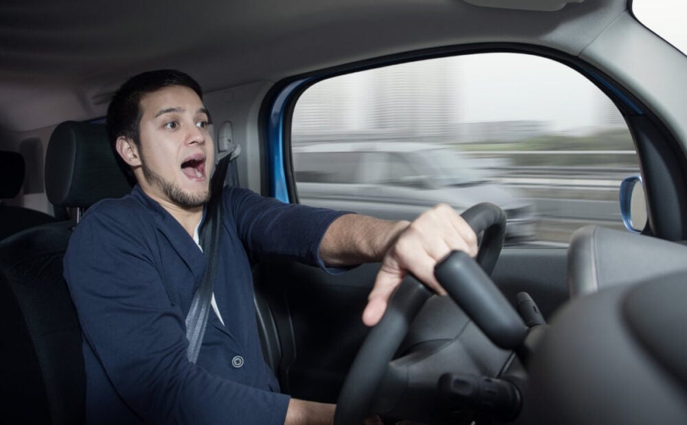 「もうヤダ！降ろして！」車内で口論がヒートアップ！怒った同乗者が車を降りると言い出したらどこで降ろす？