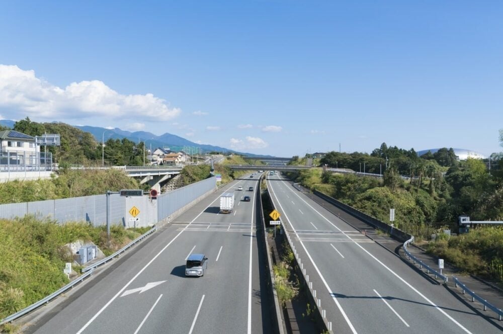 “追越車線居座りドライバー”より前に行きたい…左から行っちゃってもいい？