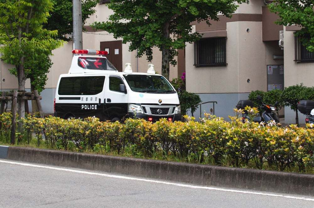 「これって自業自得？」車を駐車禁止場所に停めてたら当て逃げされた！泣き寝入りするしかない？