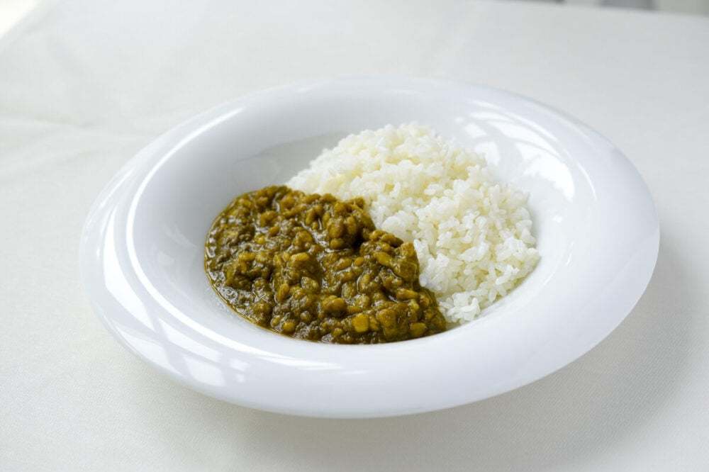 スズキ、選べる辛さ4種のレトルトカレー発売!パッケージに名車プリント、インド出身社員が「母親の味」と親しむ味に