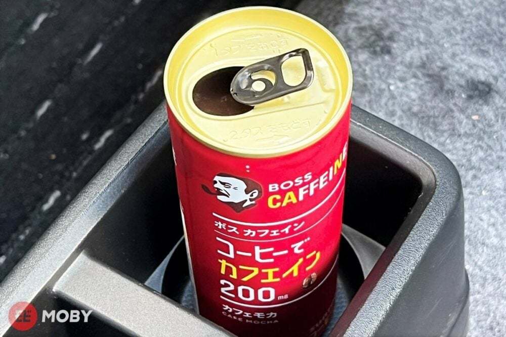 ドライブにはエナドリ!炭酸無しでもガツンと来る新作『ボス カフェイン カフェモカ』
