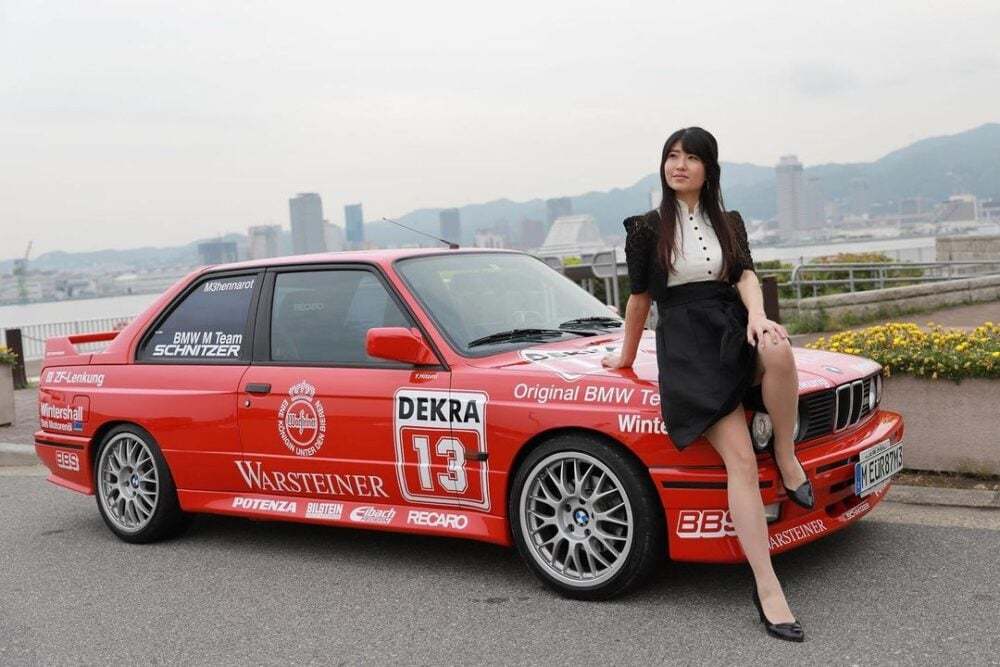 古さを感じさせない！レース参戦目的でつくられた唯一無二のM3に一目惚れ♡車×写真が趣味のセクシー女子