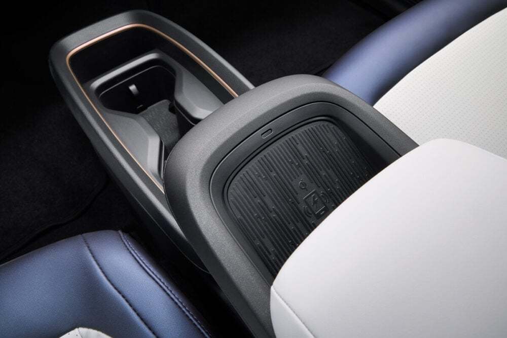 “量販EVのパイオニア”大胆進化！日産が新型「リーフ」を発表…航続距離600km実現の遊び心秘めたクロスオーバーに