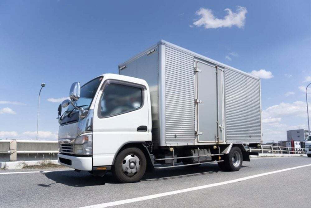 普通免許でトラックの積載量は何トンまで運転できる？免許取得日で変わる