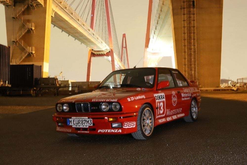 古さを感じさせない！レース参戦目的でつくられた唯一無二のM3に一目惚れ♡車×写真が趣味のセクシー女子