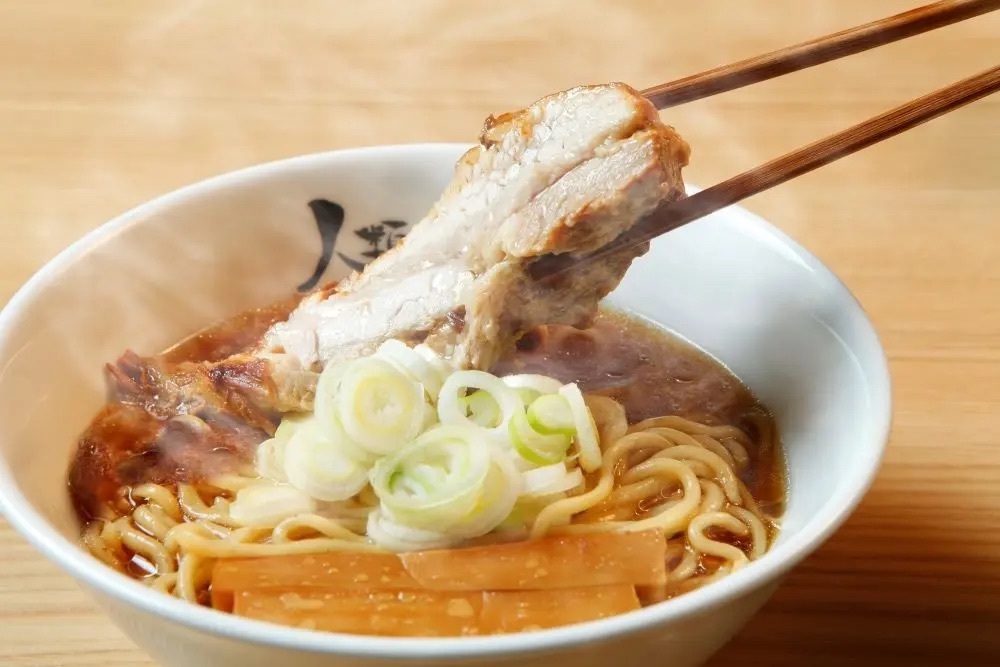 名古屋発祥「がブリチキン。」×大阪No.1行列ラーメン店「人類みな麺類」がコラボ！宇宙に行った「らーめん原点SPACE」を、フードコート・レストラン11店舗にて期間限定販売