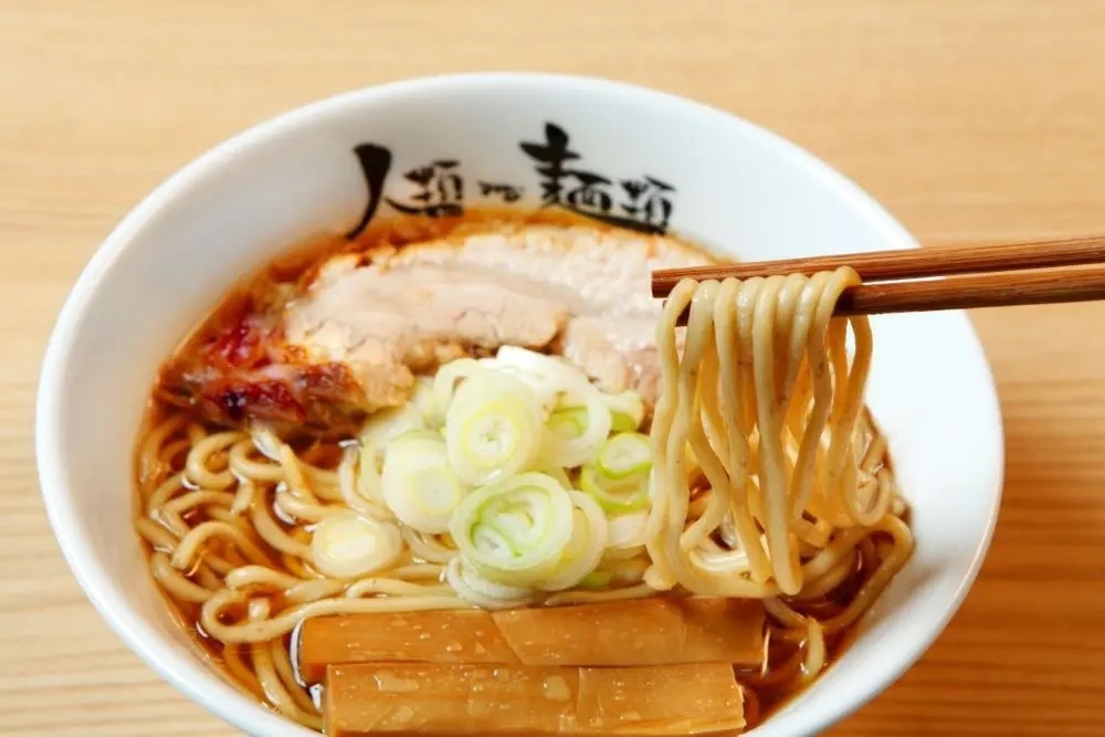 名古屋発祥「がブリチキン。」×大阪No.1行列ラーメン店「人類みな麺類」がコラボ！宇宙に行った「らーめん原点SPACE」を、フードコート・レストラン11店舗にて期間限定販売