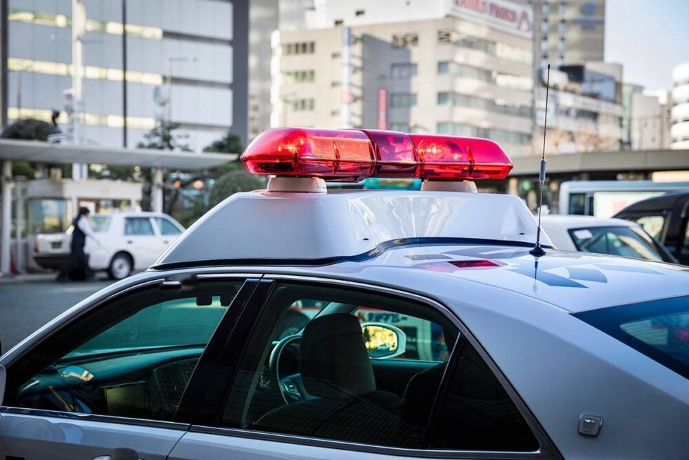 「リアワイパーのビニール袋」「タクシーのトランクの開けっ放し走行」これって違反なの？荷物の運び方の意外なルール