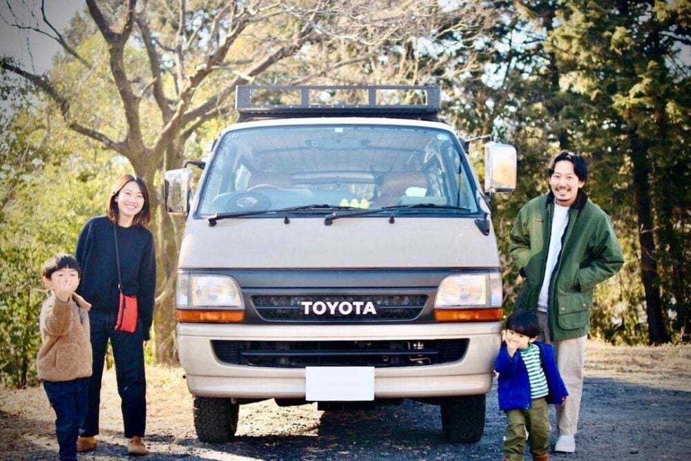 100系ハイエースの車内をDIYして”バンライフ”をとことん楽しむ仲良しファミリー☆週末の趣味や遊びに大活躍！