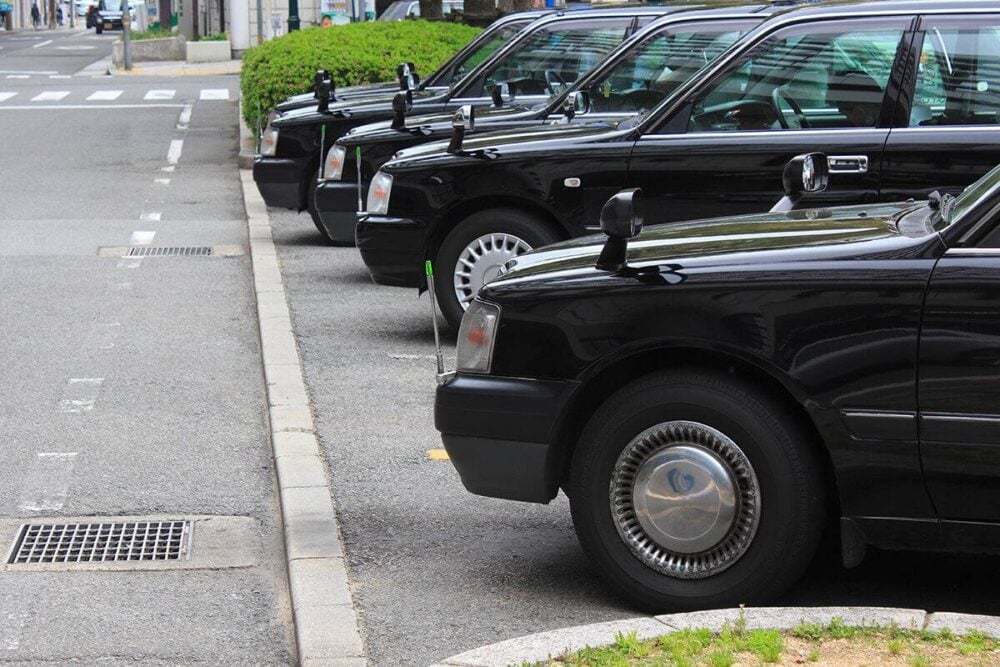 昭和のレトロアイテム?それとも現役?“レースのシートカバー”を付けてる車はまだいるの?