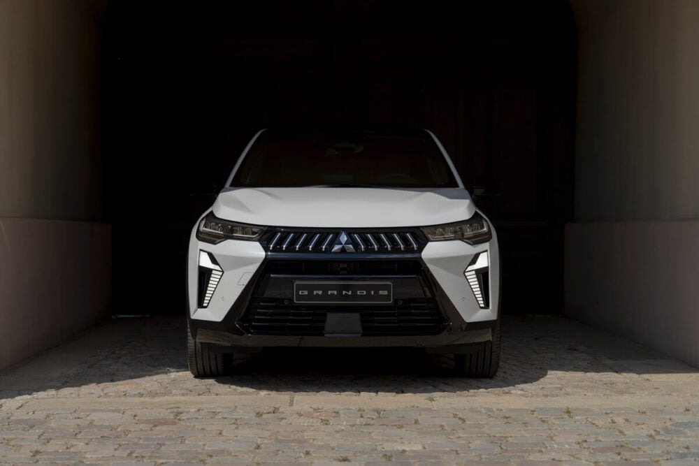 13年ぶりの車名復活！三菱が欧州で新型「グランディス」を公開！「エクリプス クロス」BEVモデル投入も予告