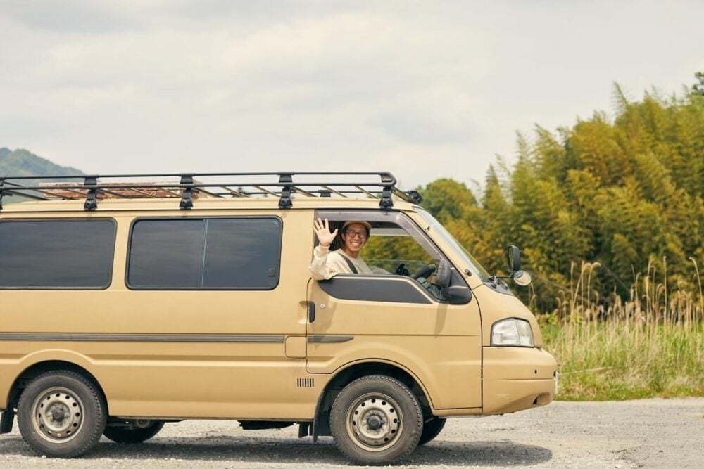 ボンゴは”ちょうど良いサイズ感”！DIYや塗装で自分だけの愛車に★ドライブ中は”楽しい生き方について”語りあおう～♪