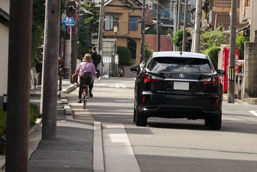 自転車追越し時のクラクション「鳴らしても違反」「鳴らさなかったから有罪」って意味不明！結局どうすりゃいい？