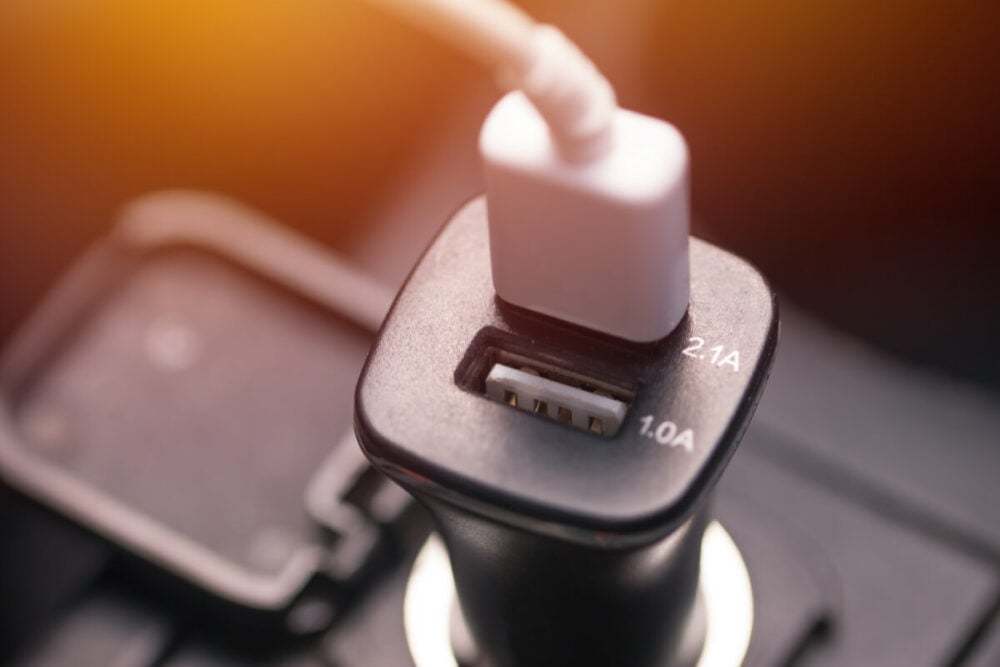 FMトランスミッターの正しい使い方！ノイズの原因と音質を改善する方法