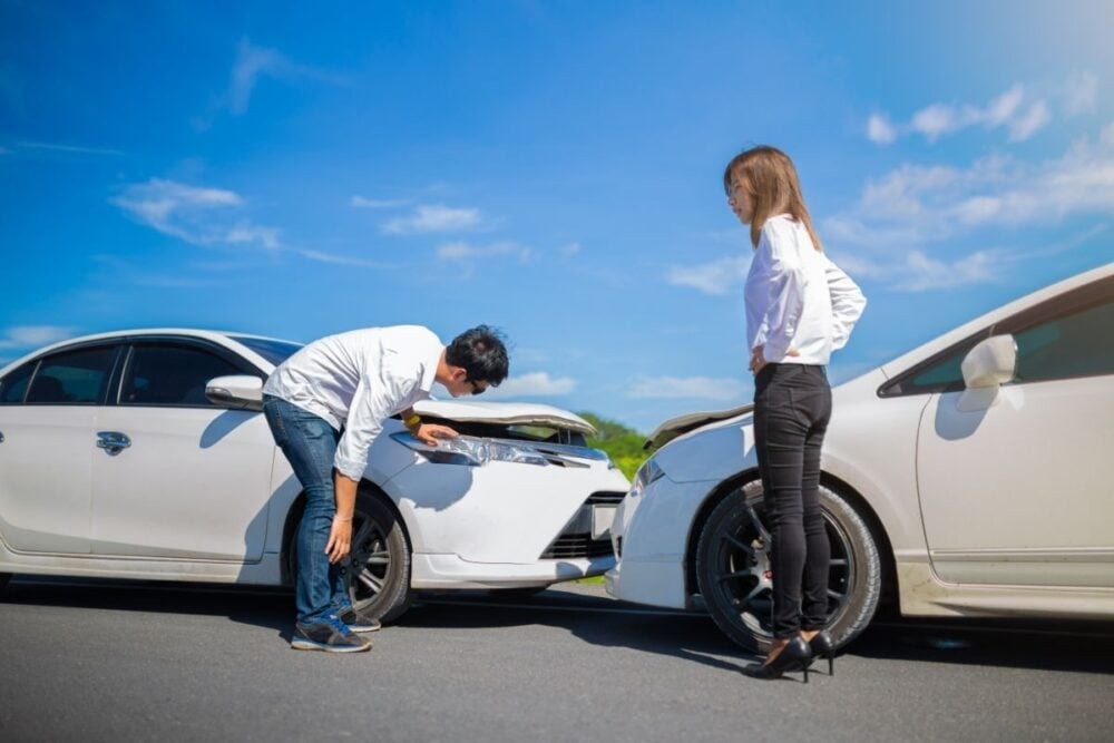 「車で歩行者ひいちゃった…でも軽く当たっただけ。“大丈夫です”って言ってたしこれくらいなら通報はいらないよね」後日“ひき逃げ”扱いに!?