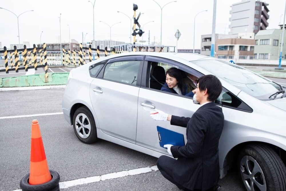 駐車が苦手な人が覚えるべきたったひとつの簡単なコツとは？プロドライバーも実践