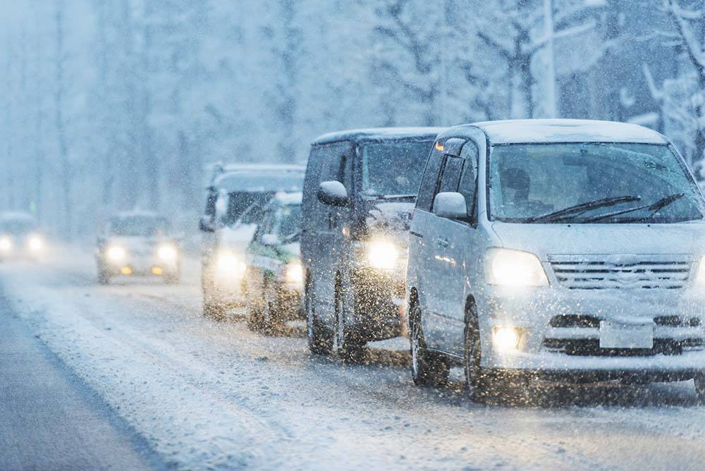 【車のクイズ】雪道走行の常識を出題！いざという時に備えてチャレンジ！