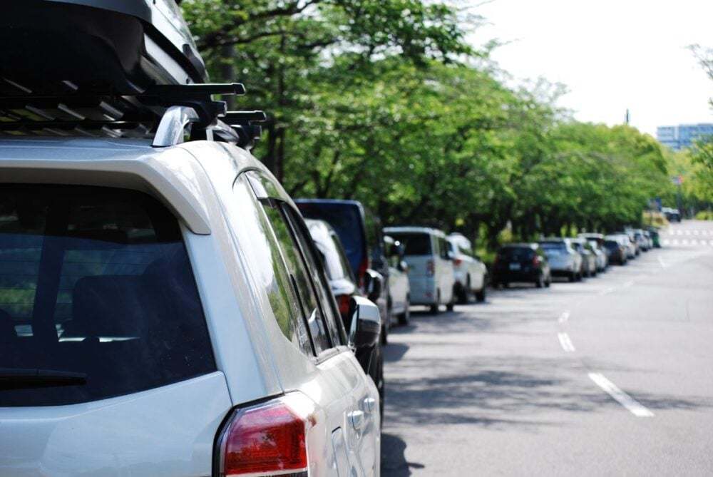 路上駐車（路駐）とは？通報されるケース・家の前や住宅街でも禁止？