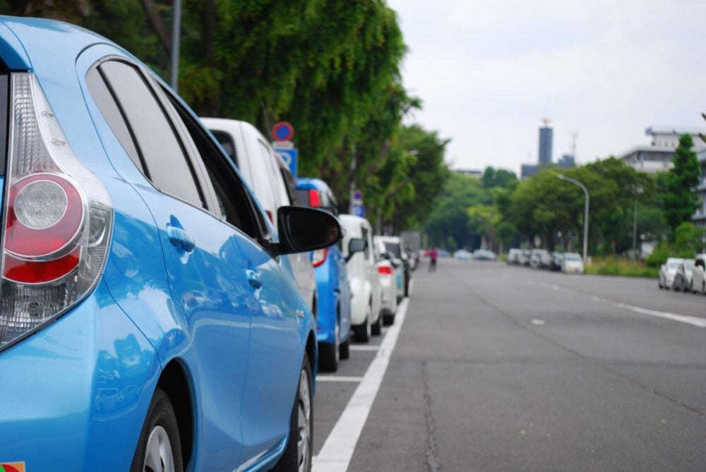 路上駐車（路駐）とは？通報されるケース・家の前や住宅街でも禁止？