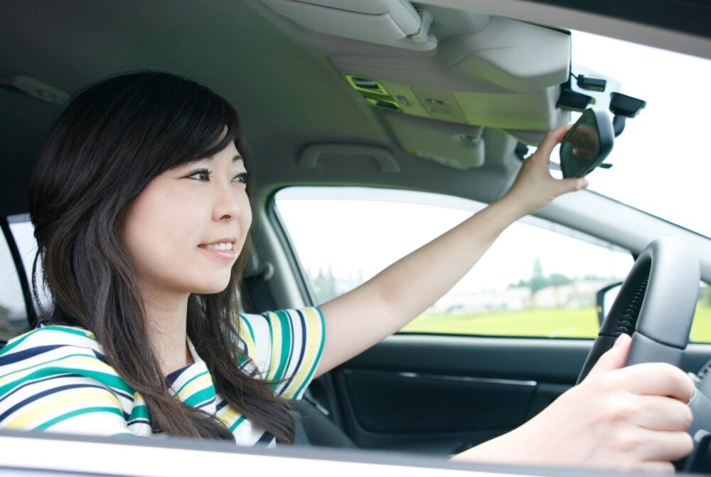 「黄は加速！進路はプライバシー！」教習所で教わることとは真逆の“裏・交通ルール”がある？