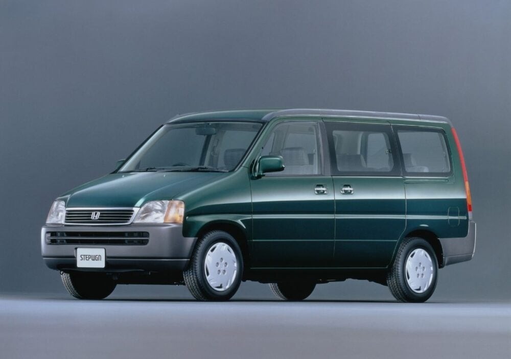 一度聞いたら頭から離れない…今でも強く印象に残っている“車のCMソング”の思い出!当時のワクワクがよみがえるかも