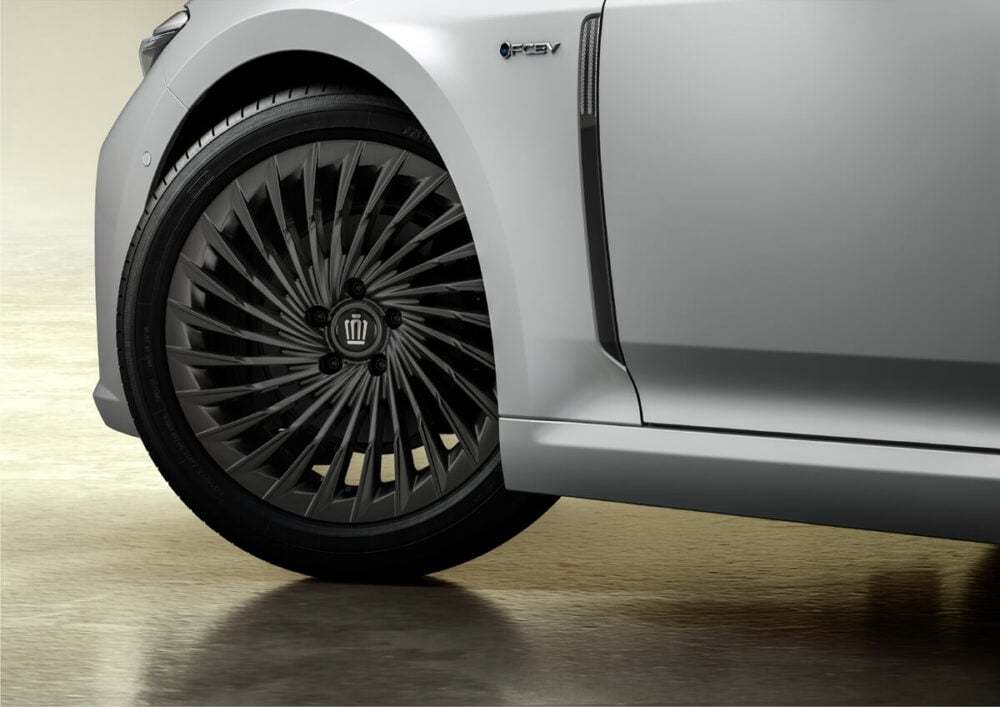 トヨタ「クラウン セダン」に70周年記念車「THE 70-th」とマットメタルの“THE CROWN”限定車が登場!6月2日発売