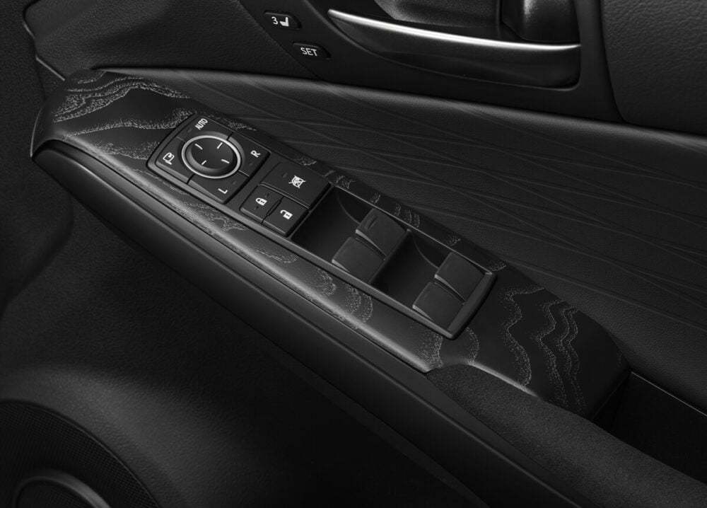レクサス「IS」特別仕様車“F SPORT Mode Black IV”を拡大設定
