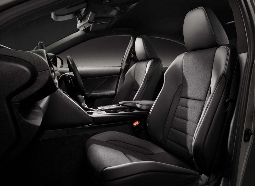 レクサス「IS」特別仕様車“F SPORT Mode Black IV”を拡大設定
