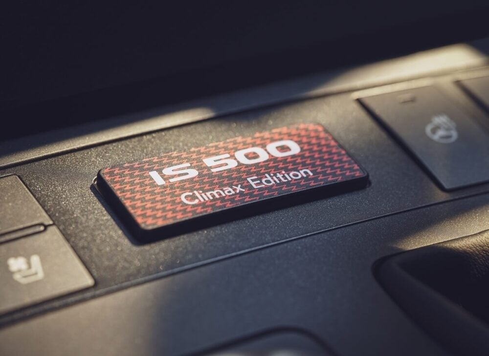 5リッターV8搭載FRセダンの究極形！レクサス「IS」に500台限定“クライマックス・エディション”登場