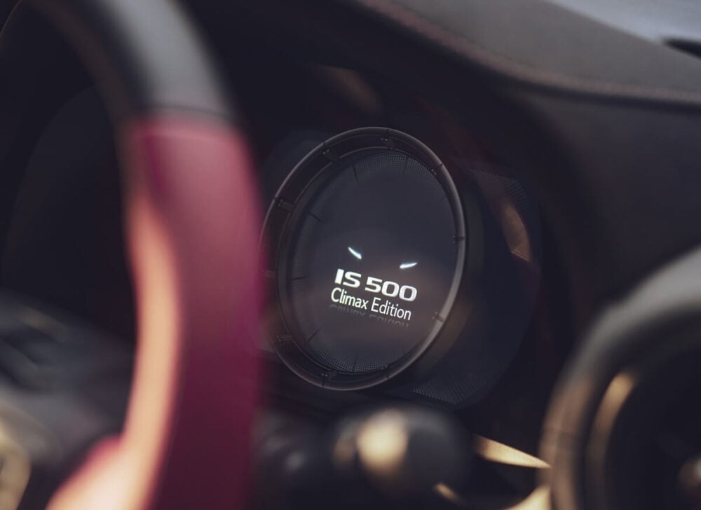5リッターV8搭載FRセダンの究極形！レクサス「IS」に500台限定“クライマックス・エディション”登場