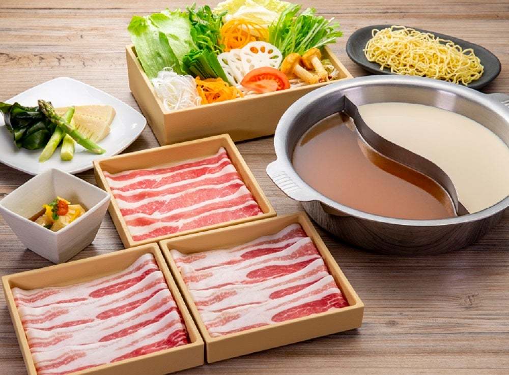 霜降りがとろける味わいの“幻の金華豚”をほのかに甘い“黄金だし”で食べる「金華豚しゃぶしゃぶ」