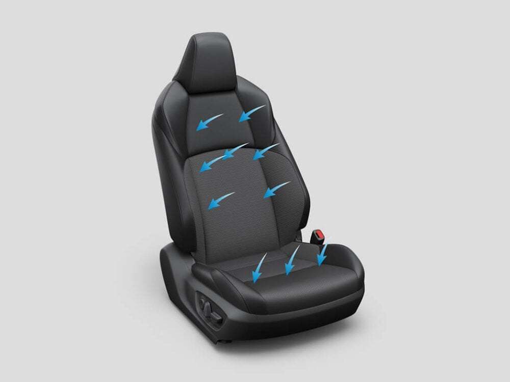 トヨタ「カローラ クロス」が大幅イメチェン!さらに「GR SPORT」追加!さらに「行き先を地面に描く」日本初の安全機能も搭載!