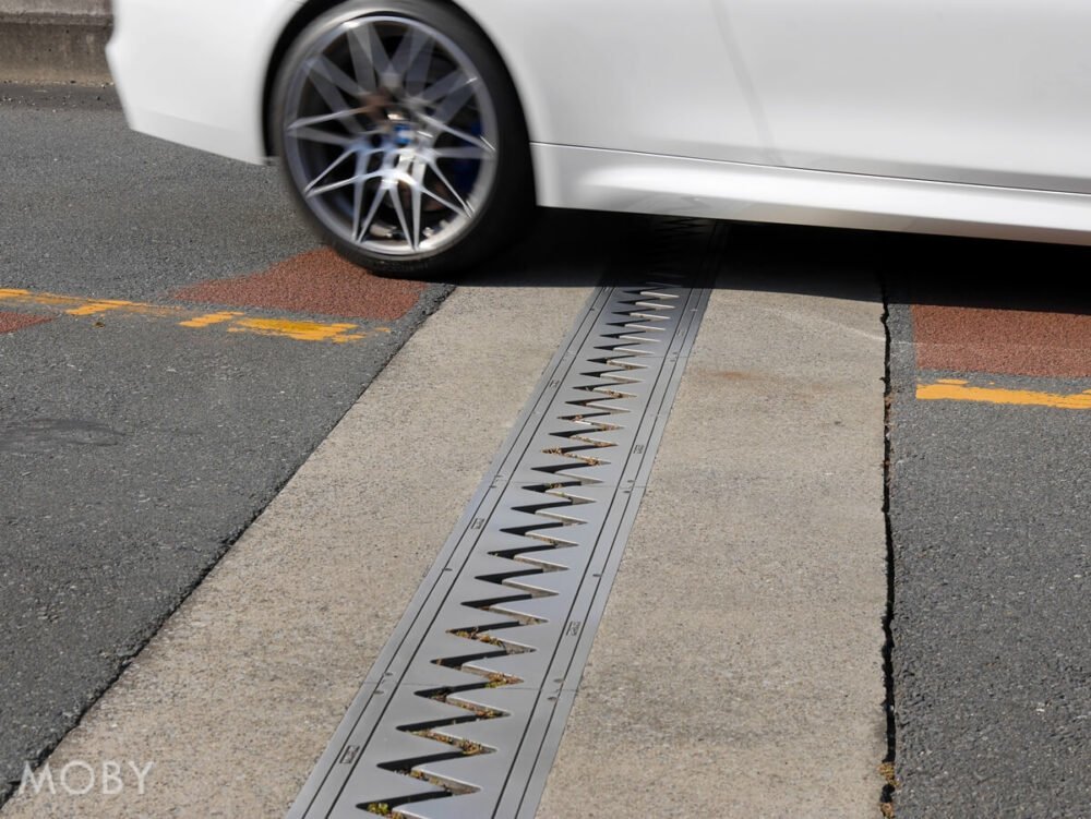 SNSで話題になった”渋滞吸収車”とは?迷惑運転かと思いきや「上級者だ」と絶賛