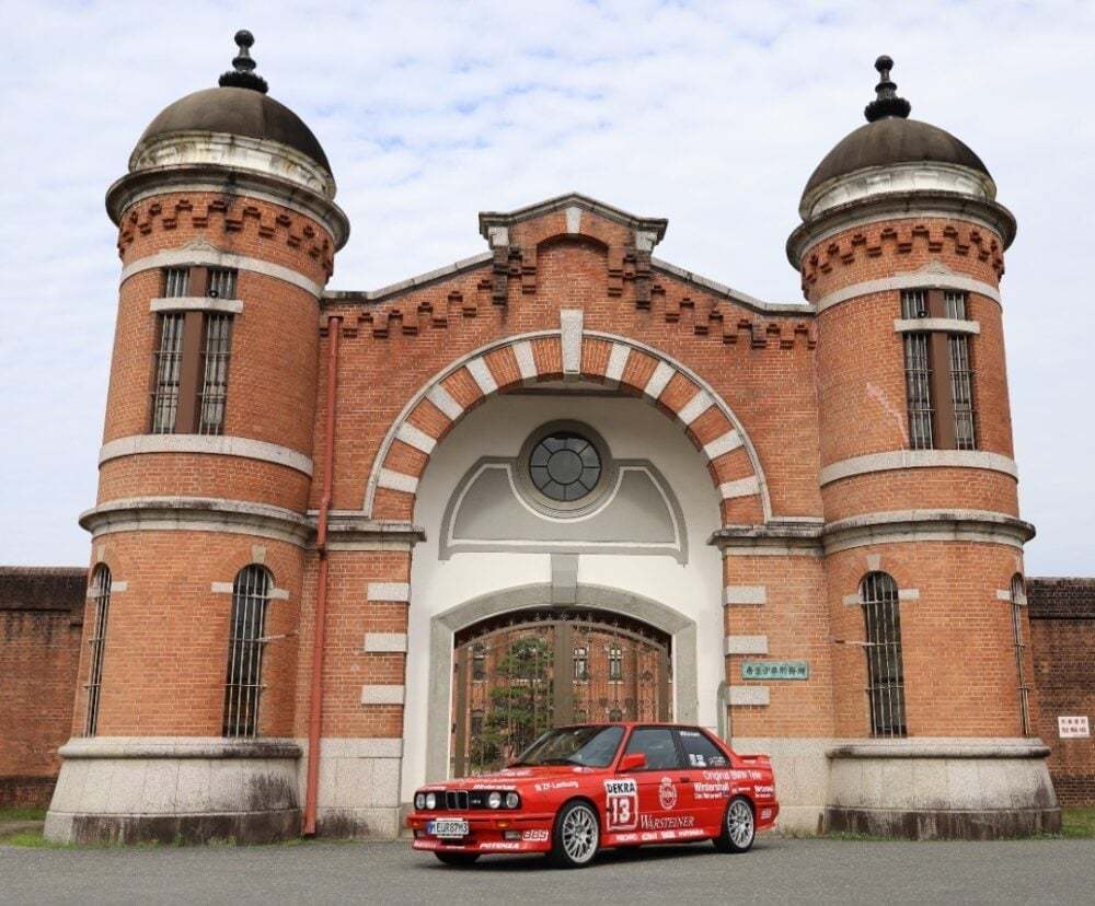 古さを感じさせない！レース参戦目的でつくられた唯一無二のM3に一目惚れ♡車×写真が趣味のセクシー女子