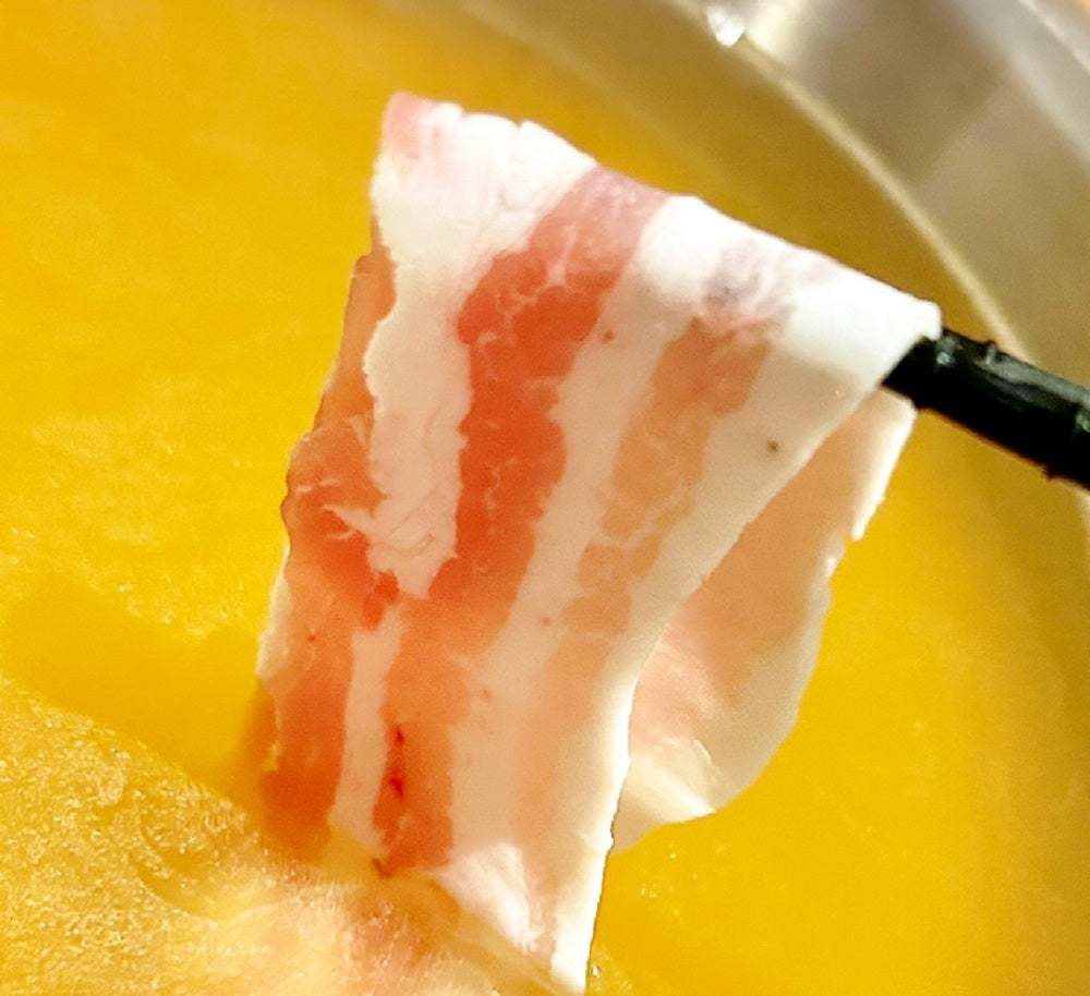 霜降りがとろける味わいの“幻の金華豚”をほのかに甘い“黄金だし”で食べる「金華豚しゃぶしゃぶ」