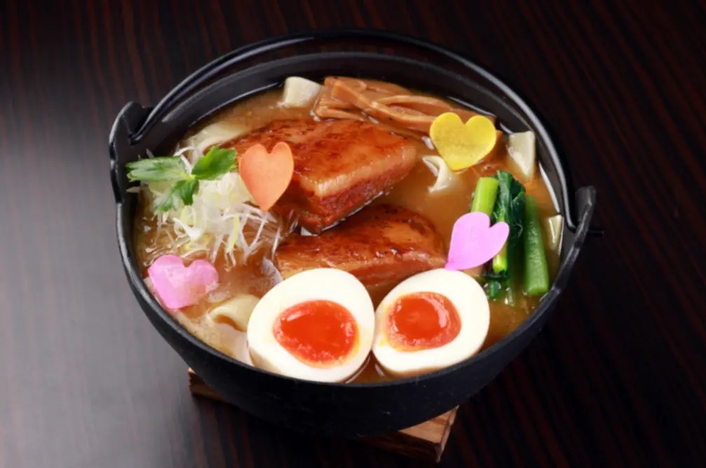 【富士急ハイランド】麺屋武蔵監修『伝家のほうとう』で学生限定企画「濃厚ミニ豚丼」プレゼントキャンペーン！