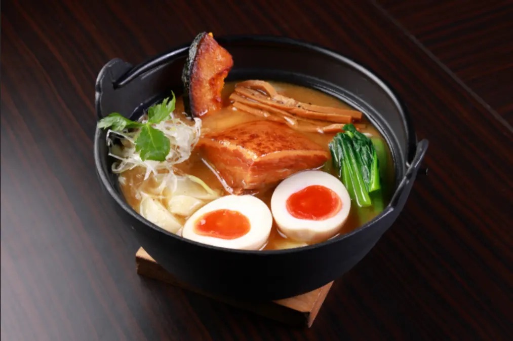 【富士急ハイランド】麺屋武蔵監修『伝家のほうとう』で学生限定企画「濃厚ミニ豚丼」プレゼントキャンペーン！