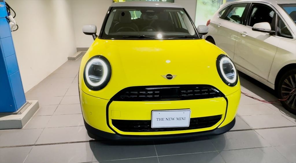 ボディカラーは思い切って目立ち度満点のイエローに！ 待望の新型MINIが納車されました【吉田由美の新・MINIミニ大作戦】