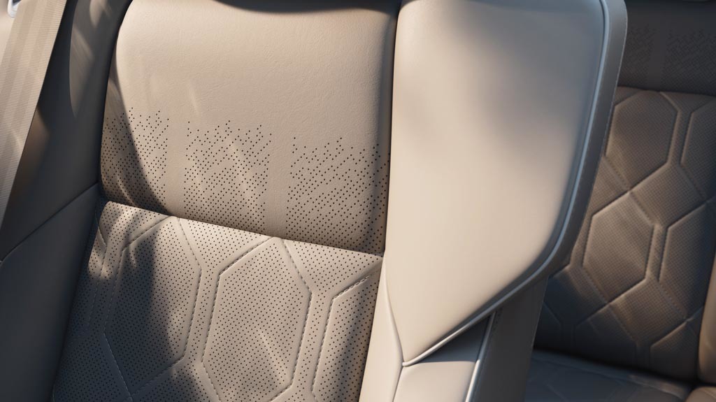 日本上陸はあるか!? 新型完全電動プレミアムMPV｢EM90｣発表､ボルボの魅力をさらに広げ､より多くの顧客ニーズに応える一台