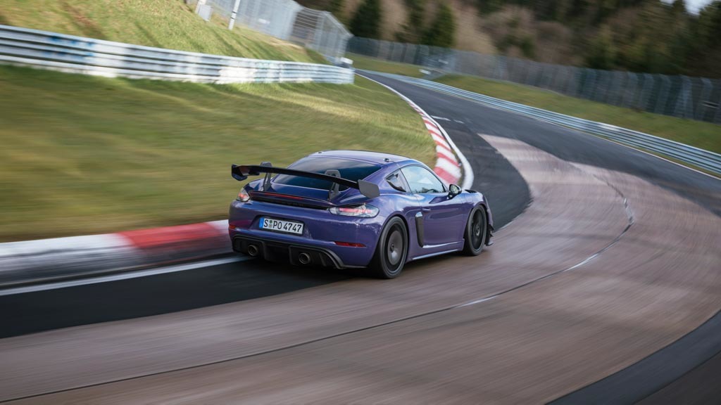 ポルシェ「718ケイマンGT4 RS」、「マンタイ・キット」で最高のパフォーマンスを発揮！