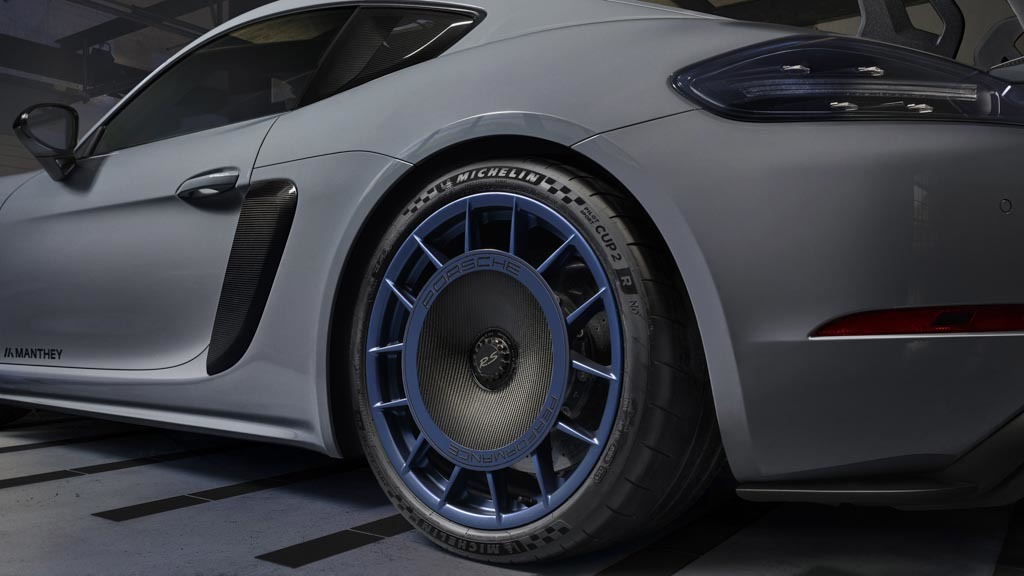 ポルシェ「718ケイマンGT4 RS」、「マンタイ・キット」で最高のパフォーマンスを発揮！