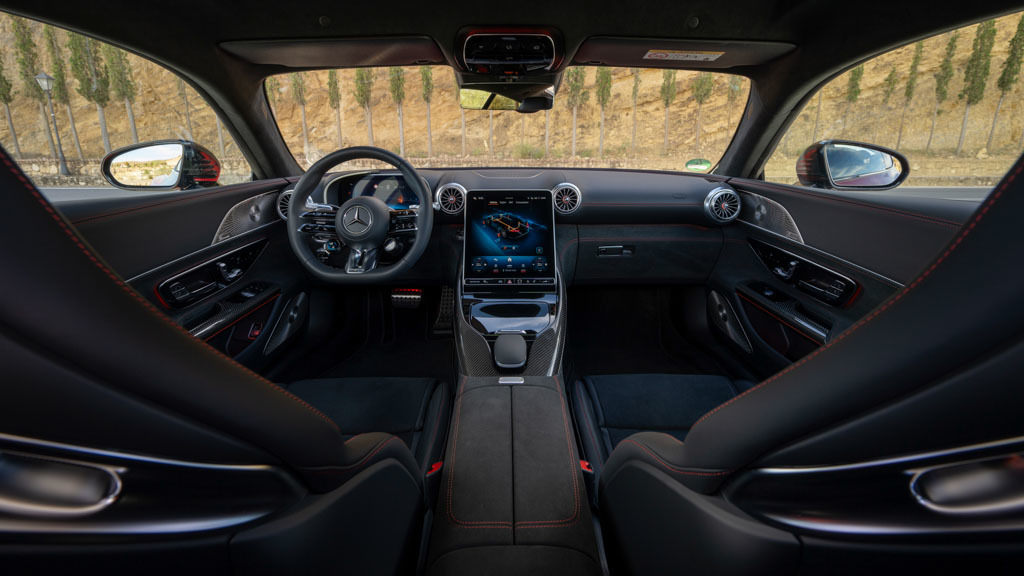 エクステリアのデザインをリフレッシュ!完全独自開発によるスポーツカーの新型「メルセデスAMG GTクーペ」が発表!