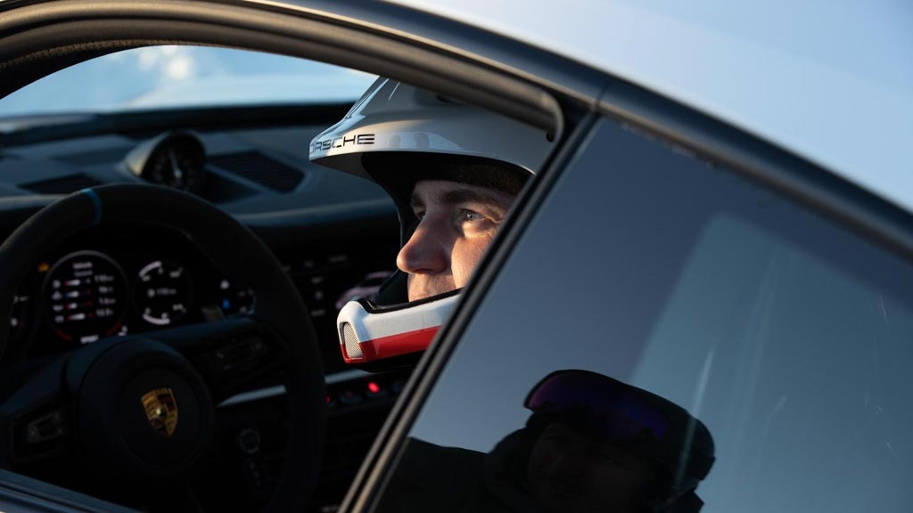 スキー対スポーツカー!?  スキー･レジェンドのスヴィンダルとレーサー､ホンカヴォリの氷上対決の結果は
