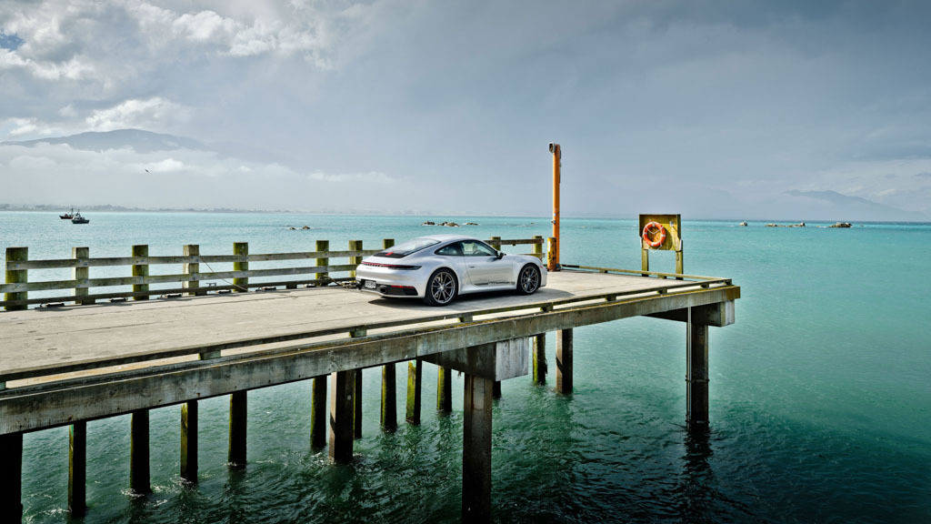 地球上で最も壮観な道路!? 「ポルシェ911 カレラT」でニュージーランドを再発見する旅へ