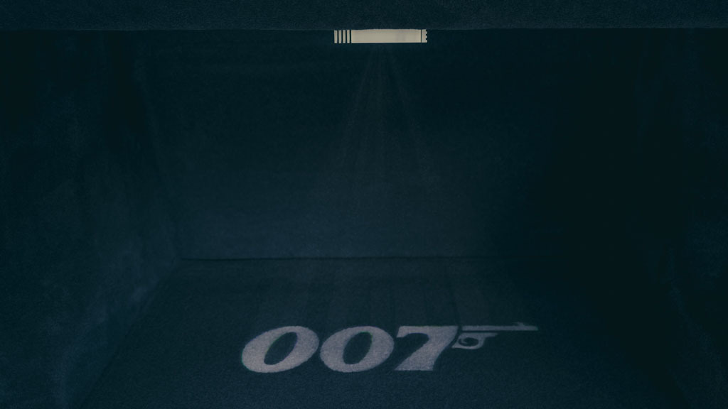 映画『007/ゴールドフィンガー』誕生60周年記念！ 限定1台の｢ロールスロイス･ファントム エクステンデッド｣製作